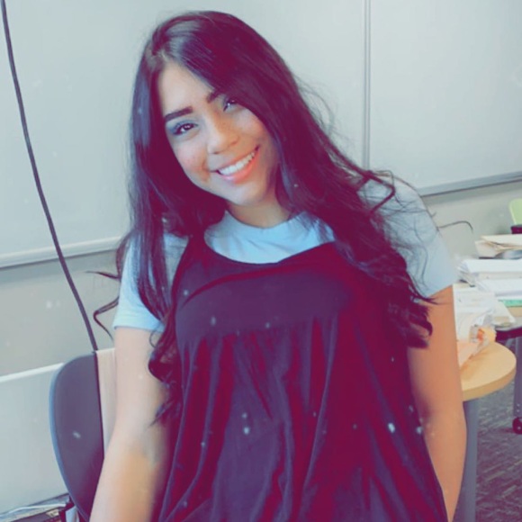 Meet your Posher, Marcela - Picture 1 of 1